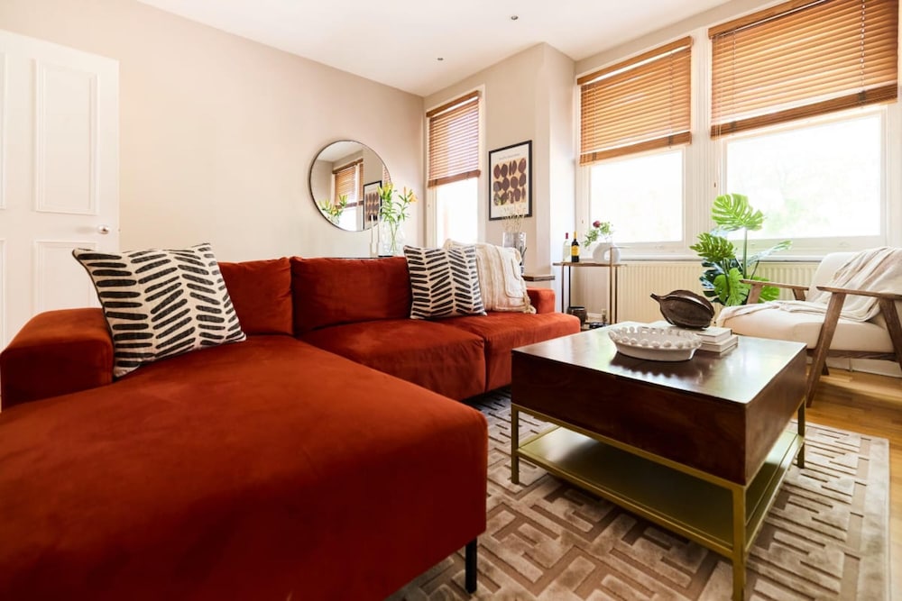 The Waterlow Park Wonder - Trendy 2bdr With Study Room and Patio