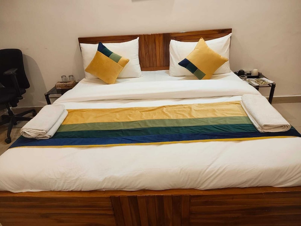 Roomshala Hotel Blueberry