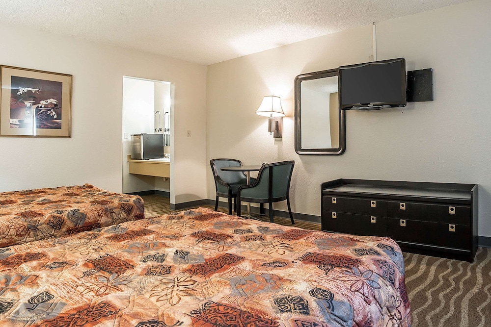 Cheyenne Vacations - Rodeway Inn Cheyenne I-80 East - Property Image 21