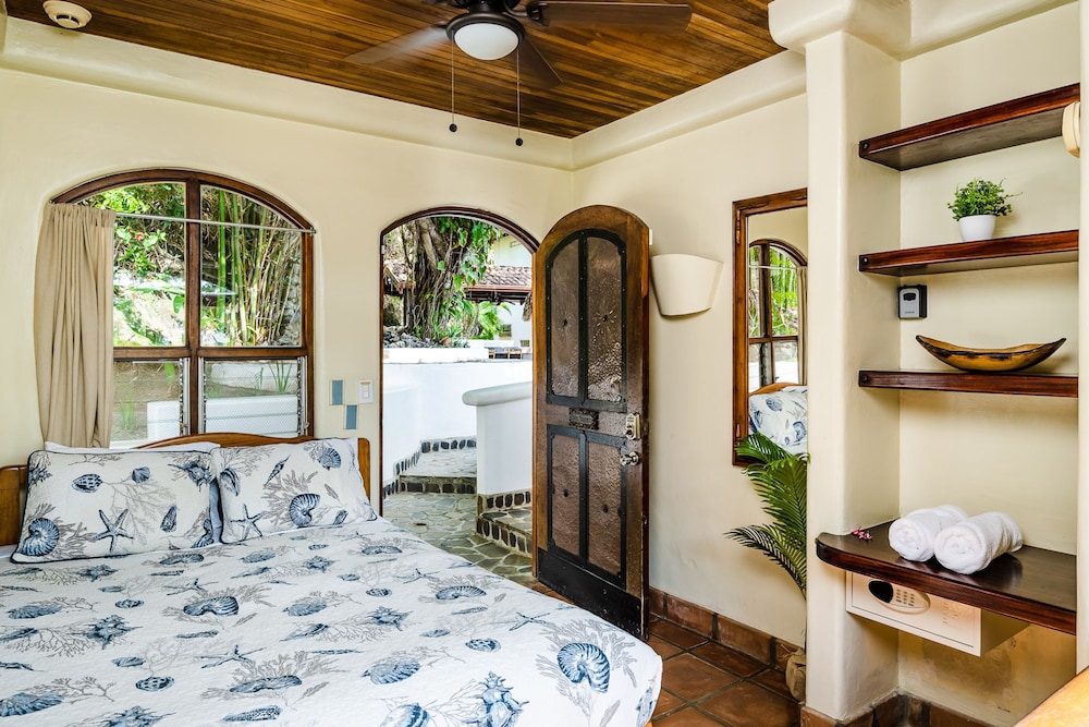Luxury Villa Hot Tub Ocean Views Fully Staffed