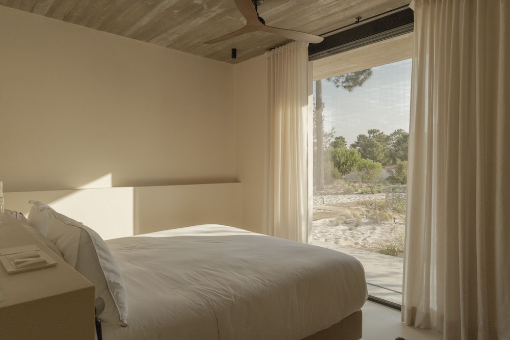 CL M Villa Retreat by Cadenzalux