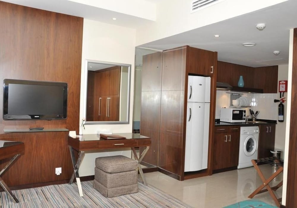 Abu Dhabi Vacations - Phoenix Plaza Hotel Apartments - Property Image 50
