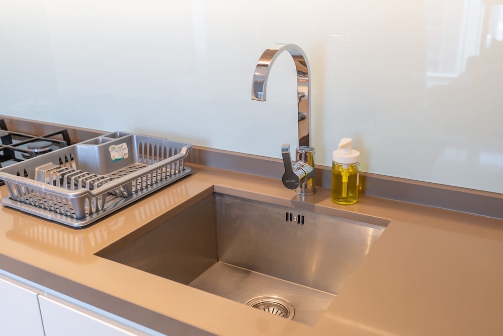 Modern 1-bed With Partial Sea Marina View