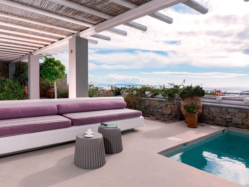 Kounoupas Complex by Mykonos Rocks