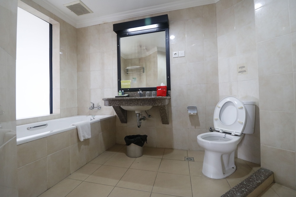 Reddoorz Premium @ Bukit Damai Indah