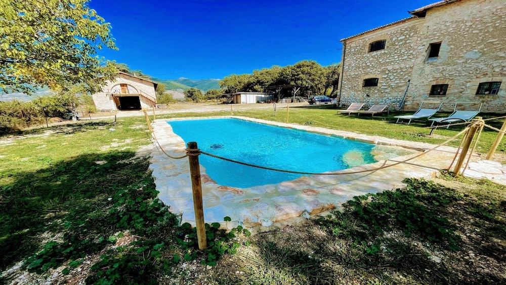 Beautiful Exclusive Pool Villa - Close to Spoleto bar Shops, Restaurants - Property Image 23