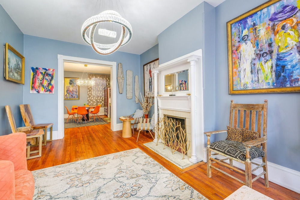 Historic Georgetown Townhome: Walkable Location!