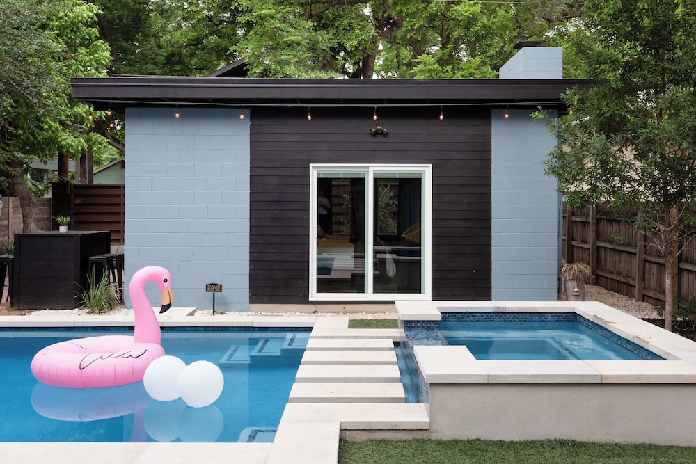 Upstay: Luxe Pool Retreat7 Min to Rainey St