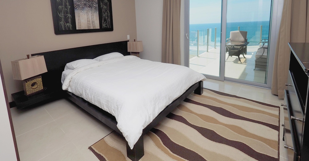 Condominio Diamante del Sol by CRHR