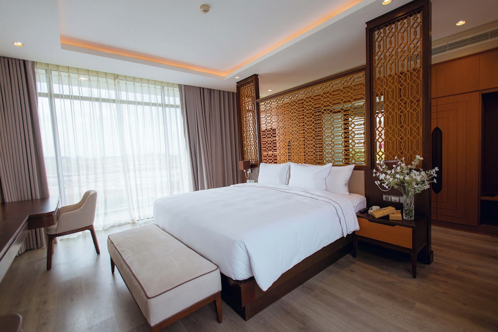 The Palm Nest Cam Ranh Pool Villa