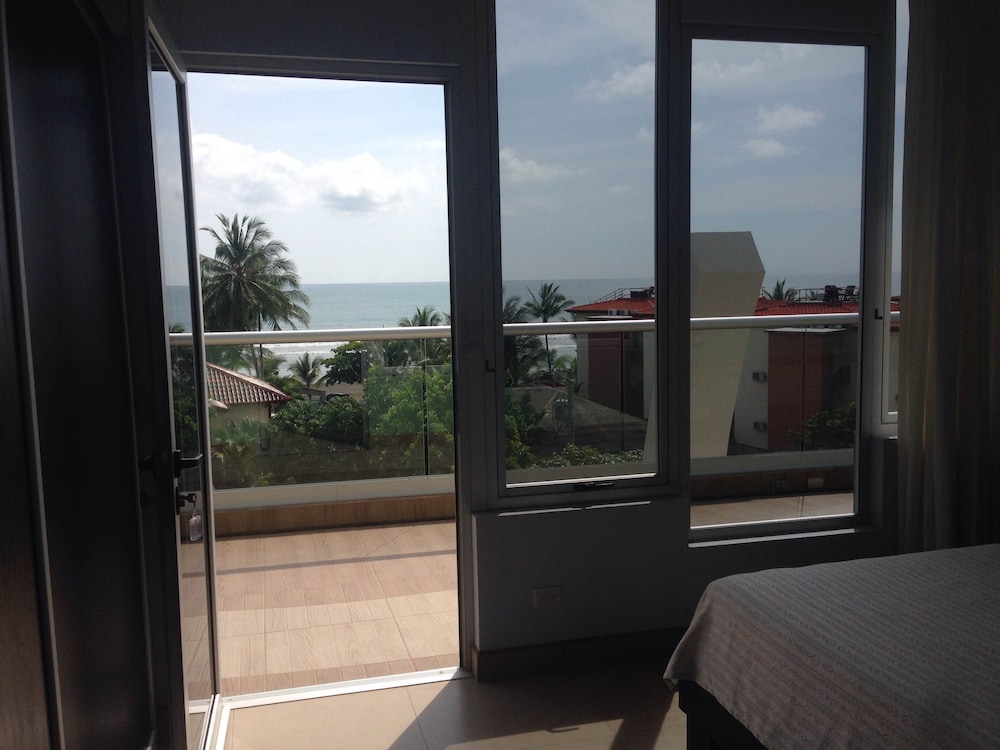 Room2Board Hostel and Surf School