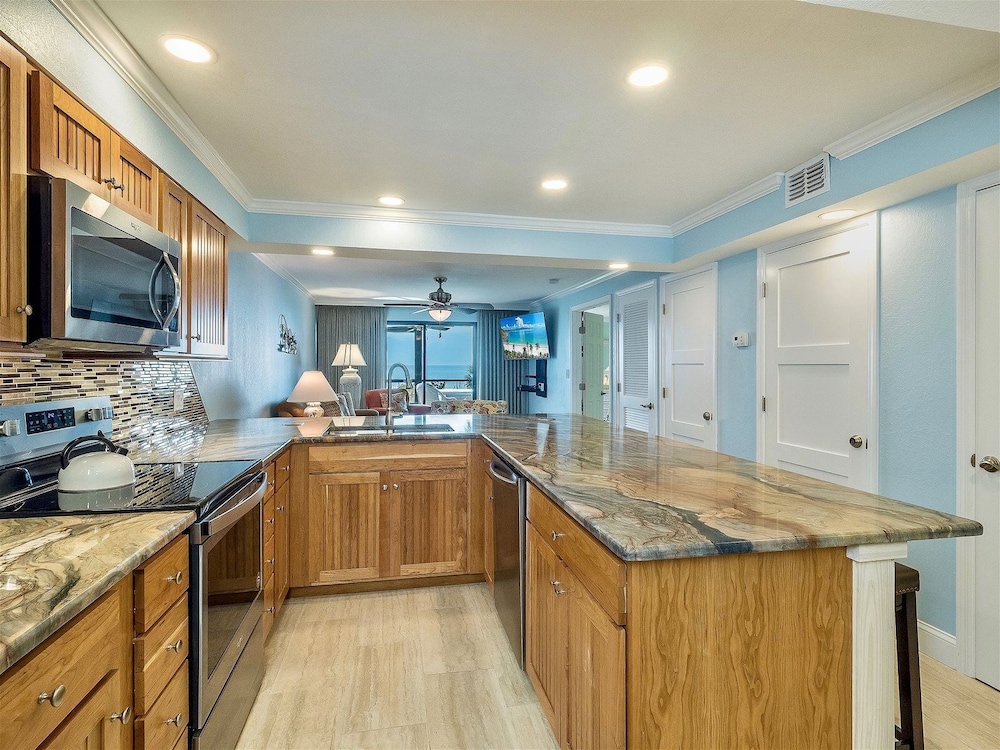 Pointe Santo Condos by Dream Vacation Rentals