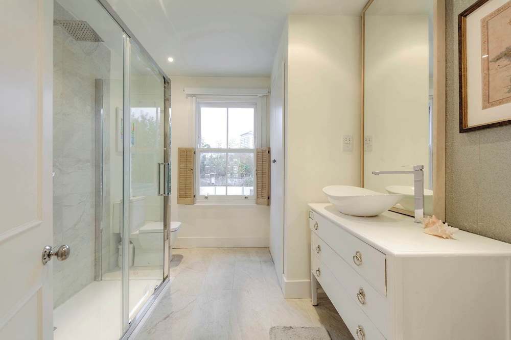 3 bed Home in Battersea With Garden