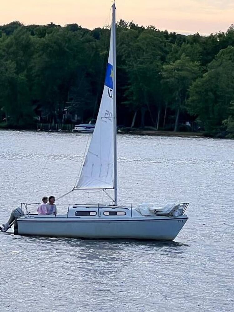 Marmora Hideaway - Peaceful Cottage w Wi-fi Clearwater