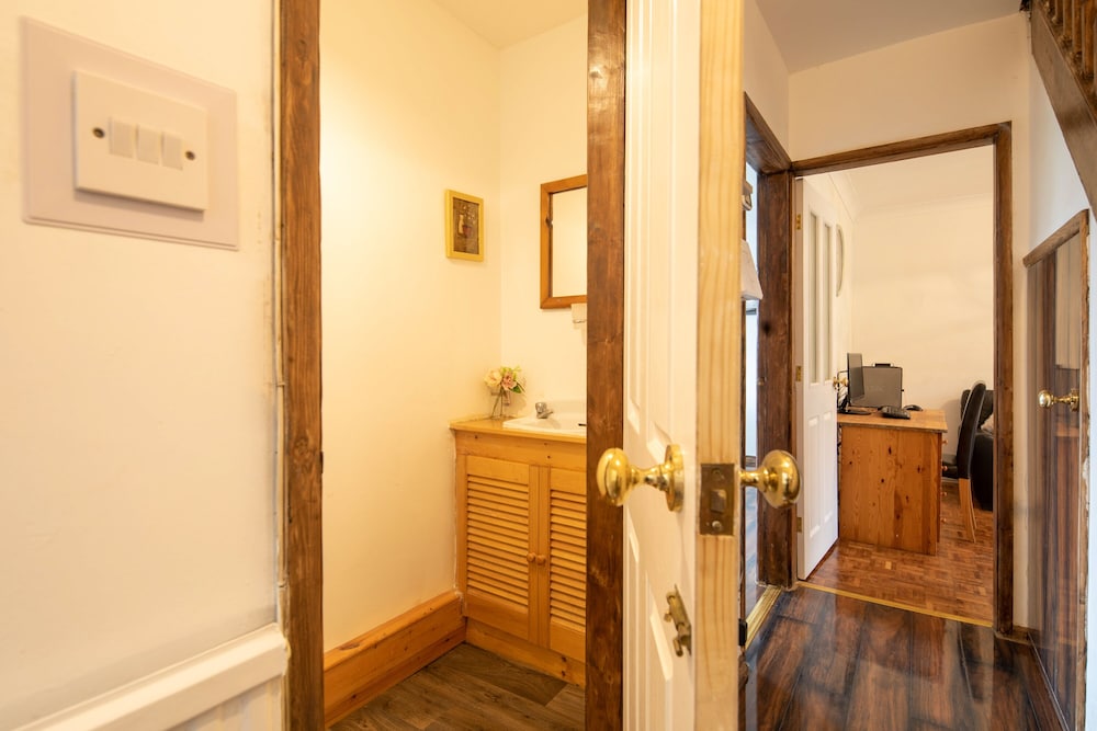 4-bed Detached, Pet Friendly House in Nelson view 5