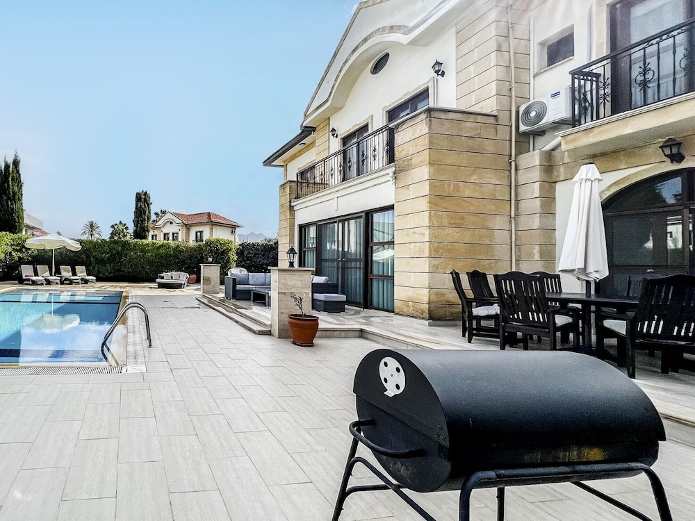 Villa With Private Pool and Backyard in Lapta