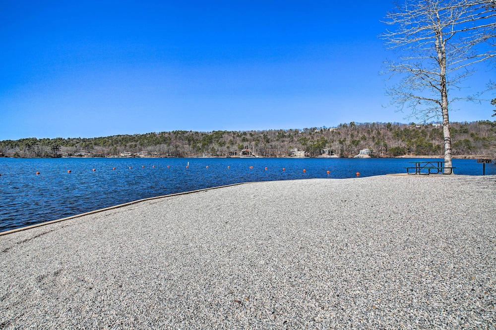 1/2 Mi to Desoto Lake: Hot Springs Village Home