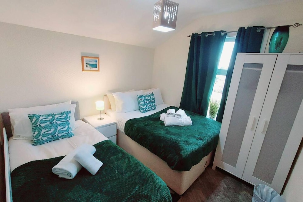 Garfield Villa-beautiful 4-bed House in Gillingham view 4
