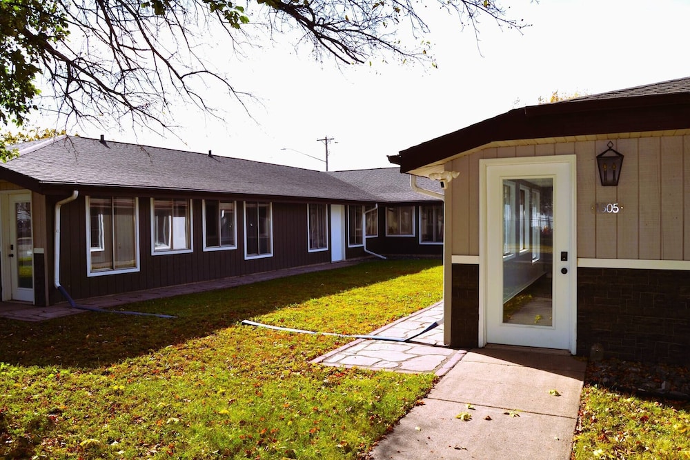Red 4 Apartment - Experience the Comfort of This Charming