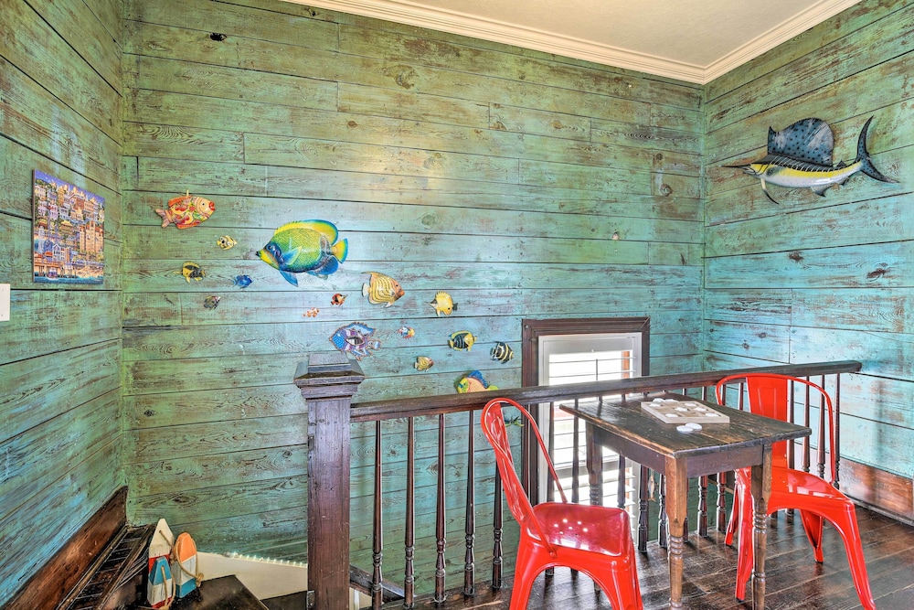 Historic Galveston Hideaway, Walk to the Beach!