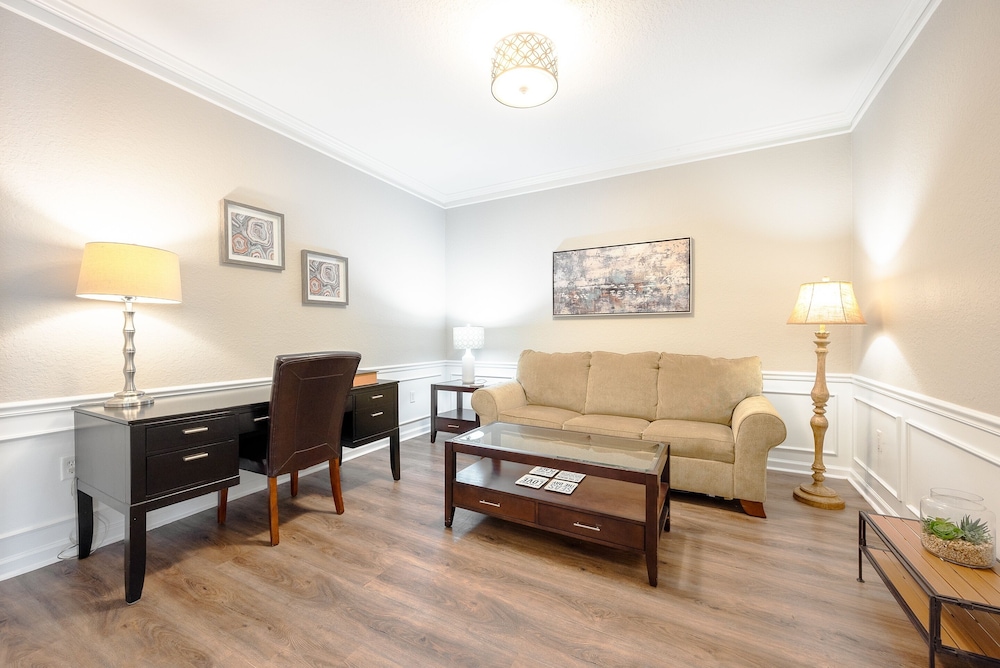 The Loft Deluxe 2 Bedroom Condo by RedAwning