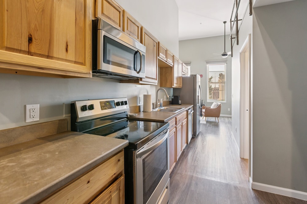 Rustic-industrial Loft With Courthouse Views 3 Bedroom Apts