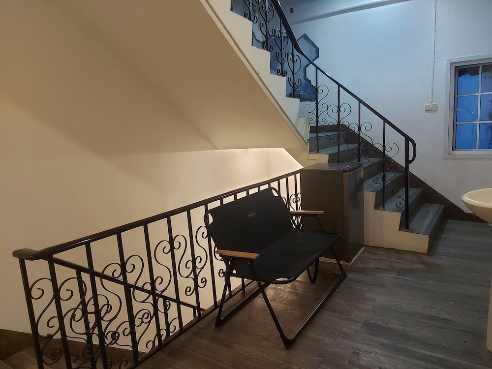 comfy crib hostel