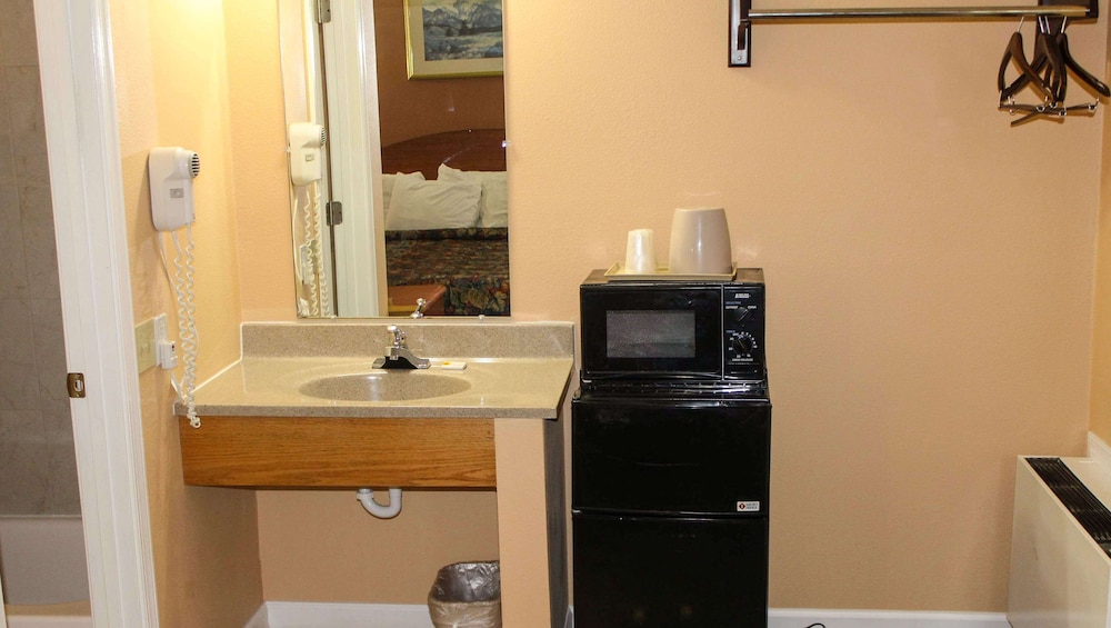 Budget Inn of Lynchburg and Bedford view 4
