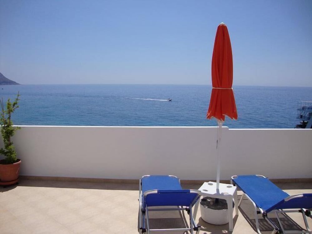 Paralia Rooms
