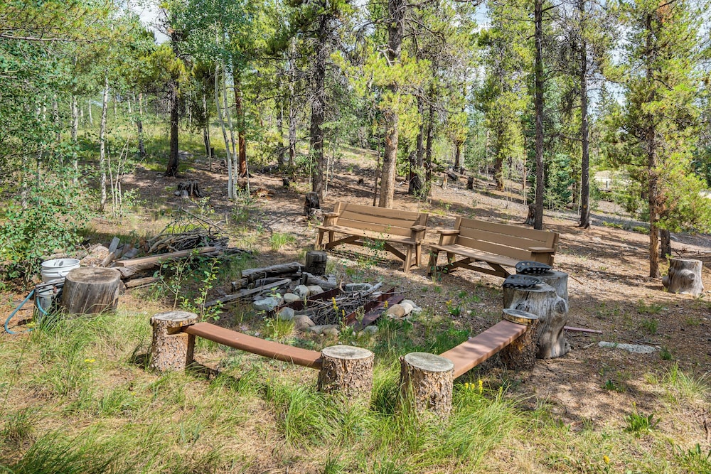 24str-00023 Fairplay Cabin w/ Hot Tub on 4 Acres!