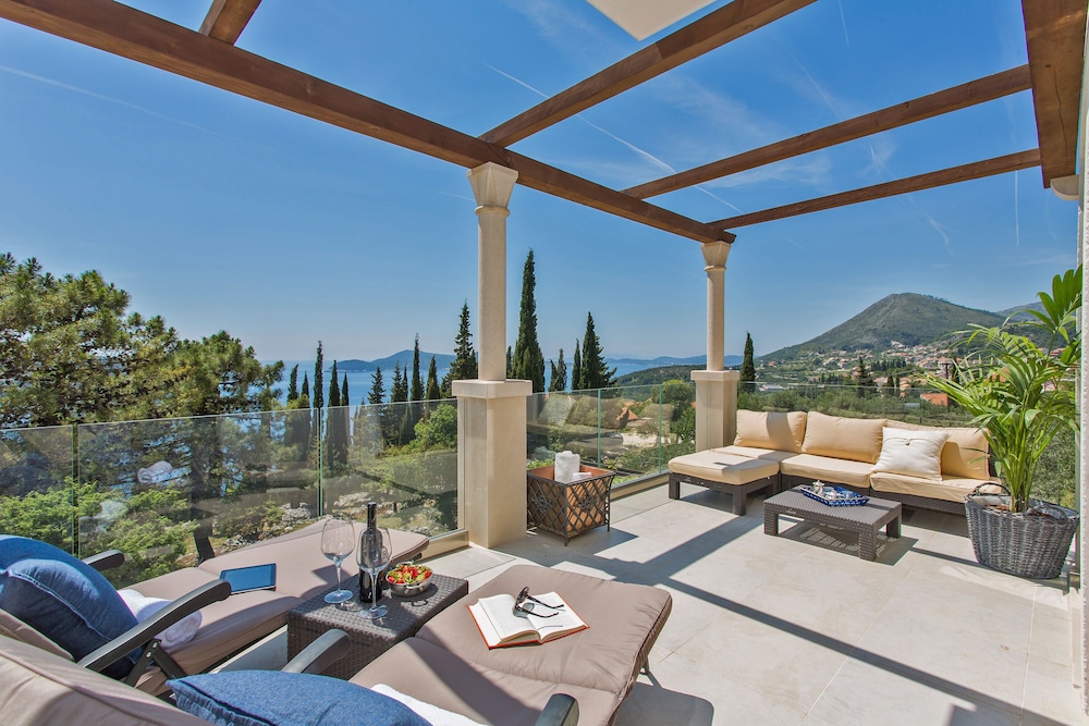Luxury Villa Dolce Vita with Pool