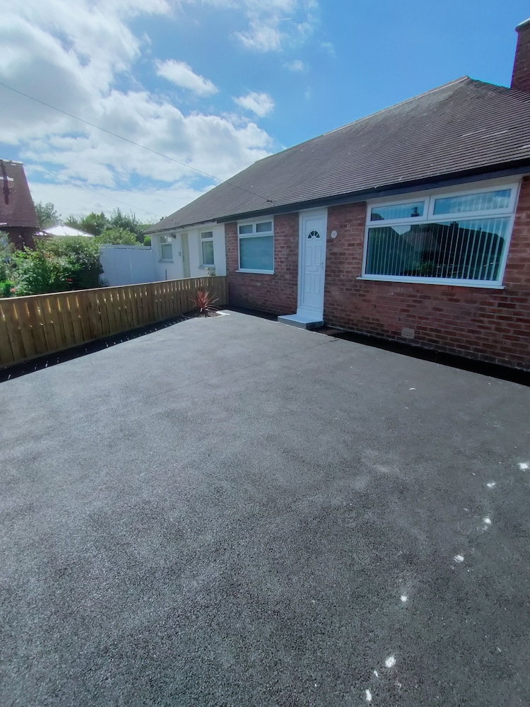 Charming 2-bed House in Fleetwood, England