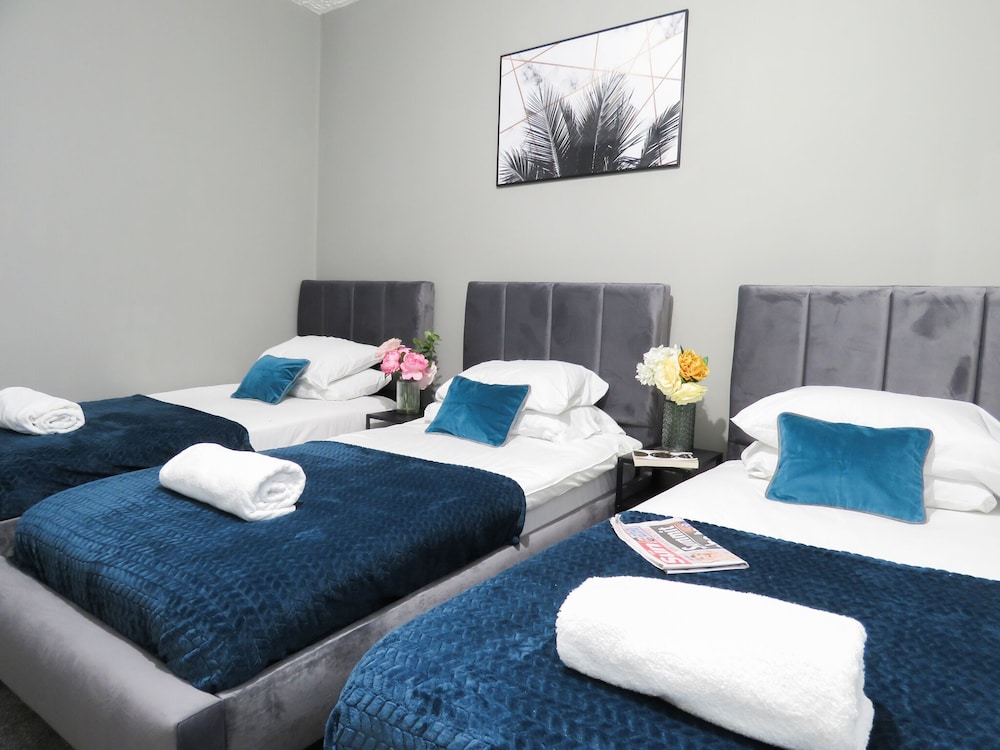 Tudors eSuites Three Bedroom House view 5