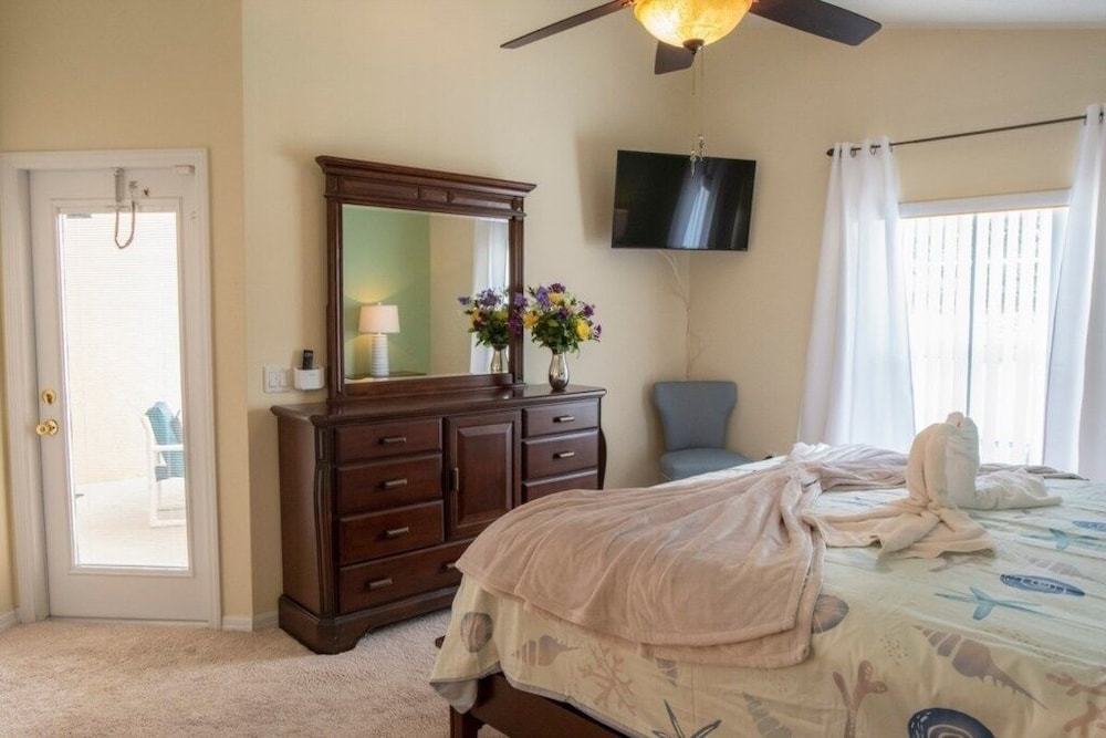 Super Mario Hideaway - Pool, Spa, Game Room Fun! 4 Bedroom Villa