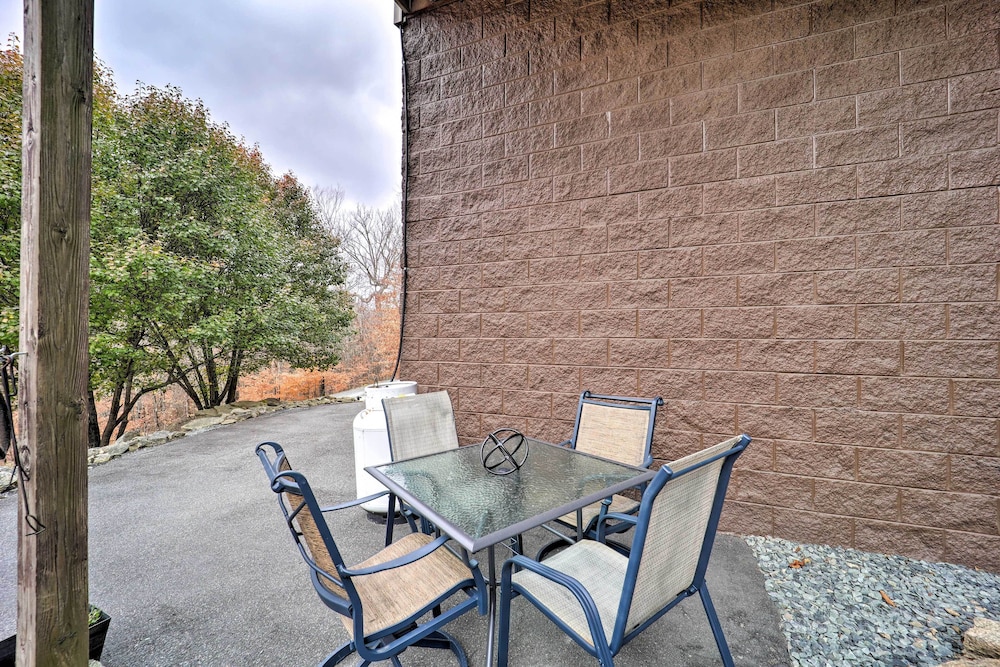 Hotel Cozy Getaway - Steps to Beech Mountain Resort! - Image 1