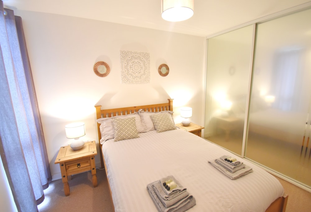 MK Hub Apartment with Oak Furniture view 5