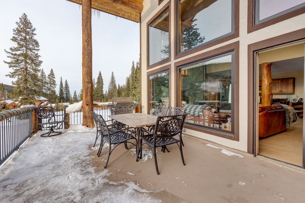 400 Whispering Pines Circle Private Home with Hot Tub