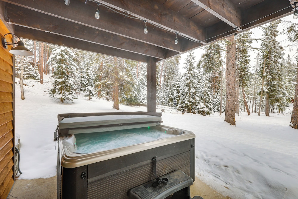 Hot Tub + Deck: Secluded Black Hills Retreat!