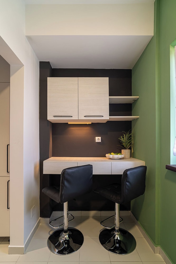 Cismigiu Park Studio - Fresh & Serene Flat with Light-Filled Interiors