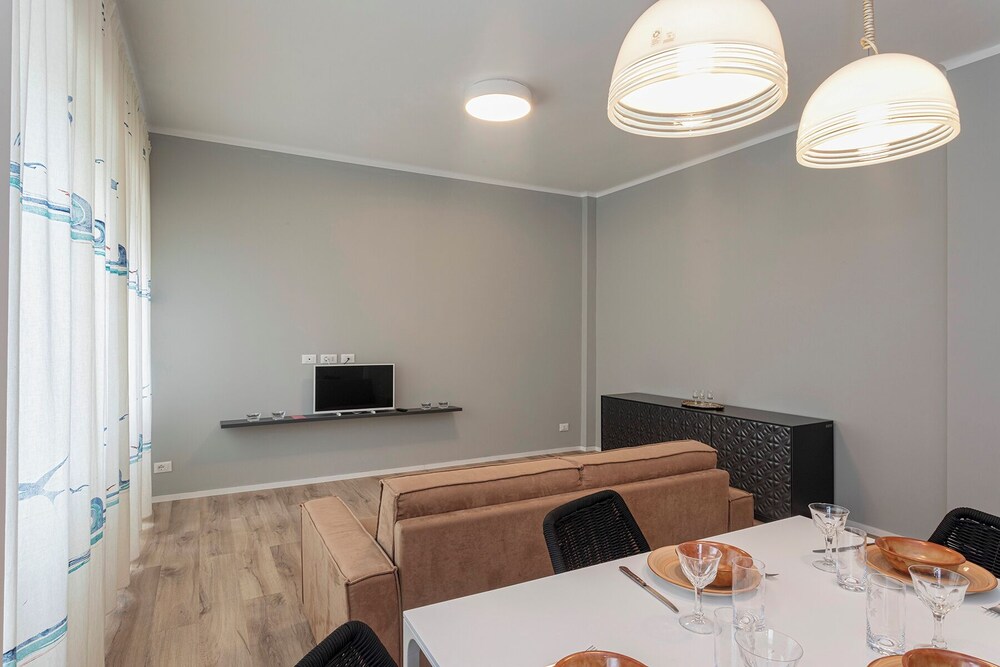 Quinto Modern Flat by Wonderful Italy