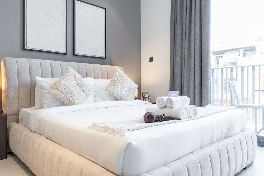 Spacious and Stunning Studio in The Heart of JVC