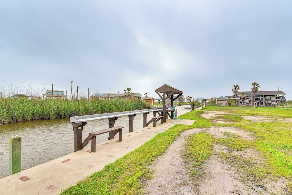 Canal-front Coastal Getaway in Gilchrist w/ Deck