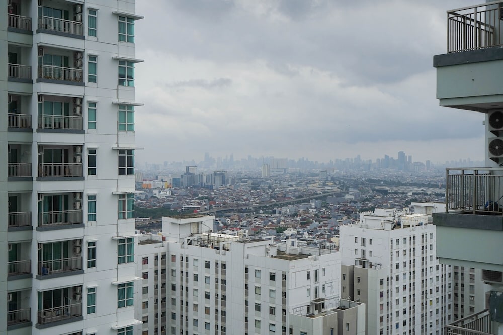 Sea View 2BR Apartment at Green Bay Condominium view 4