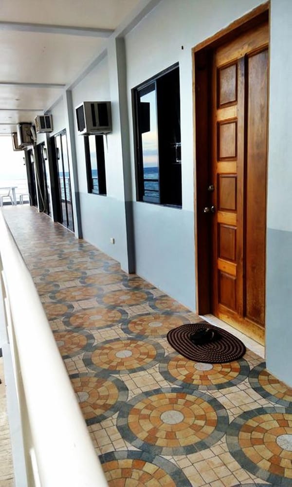 Hostel Oslob Anglers Hub Resort