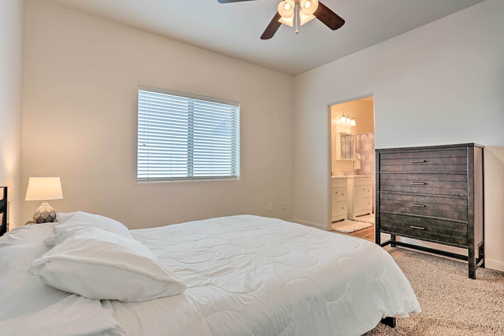 Sleek & Modern Townhome ~ 11 Mi to Dtwn Boise view 4