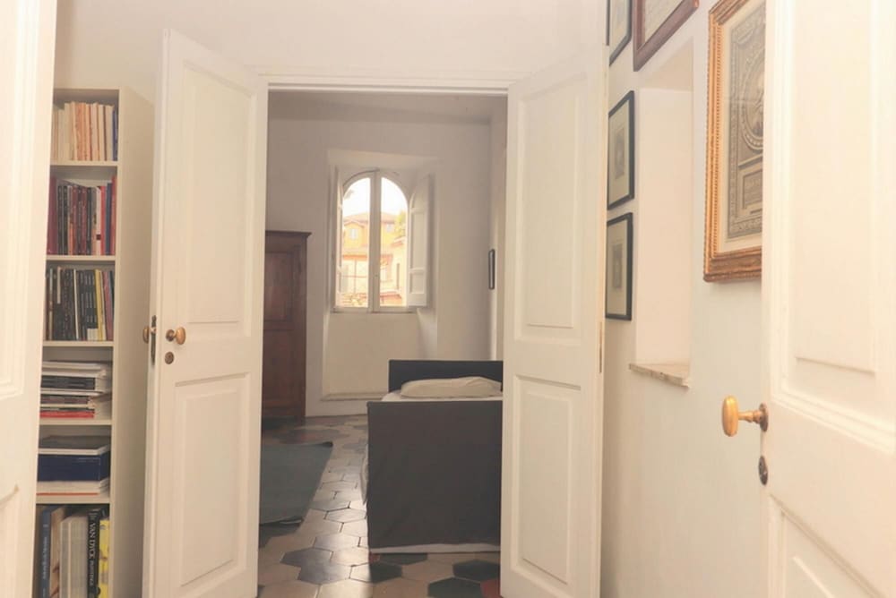 Enchanting 2BR Apt Near Pantheon Vatican