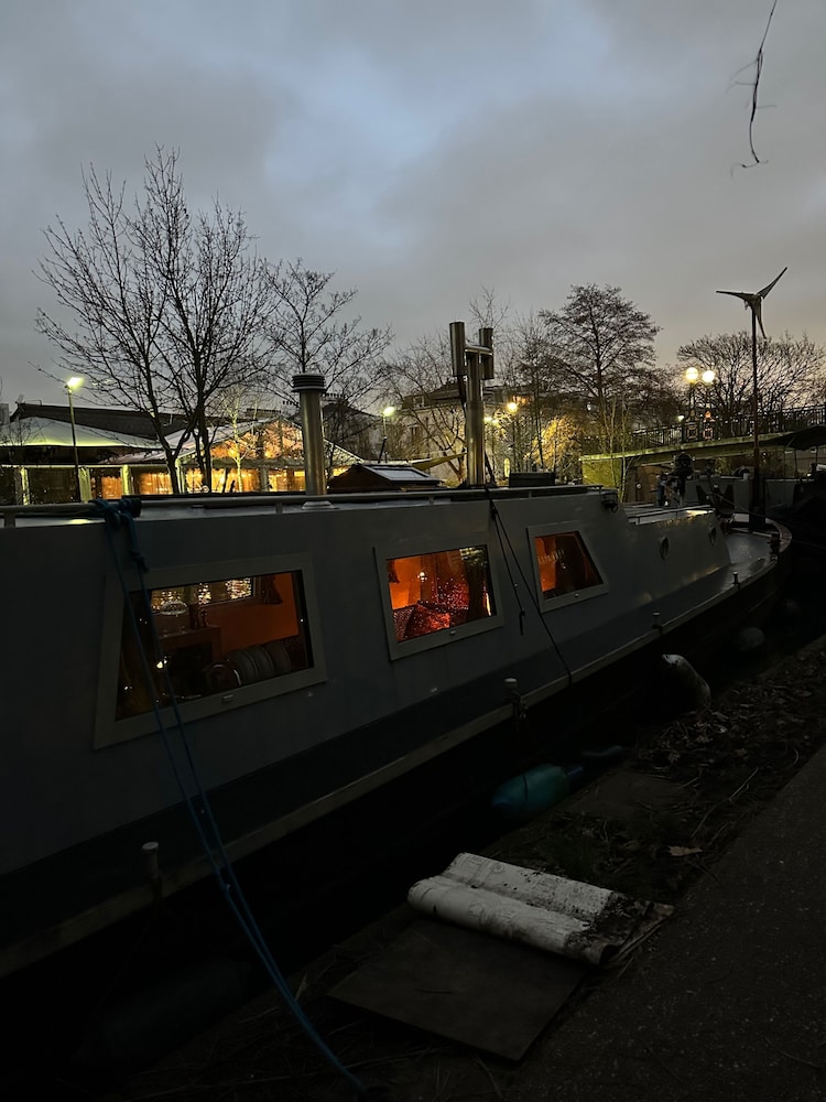 London Dutch Barge - Sleeps 3 & Cosy Fireplace