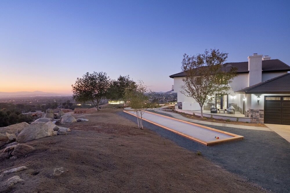 Chateau Evie James -high End Luxury Home W/pool,hot Tub,gameroom 5 Bedroom Home by RedAwning