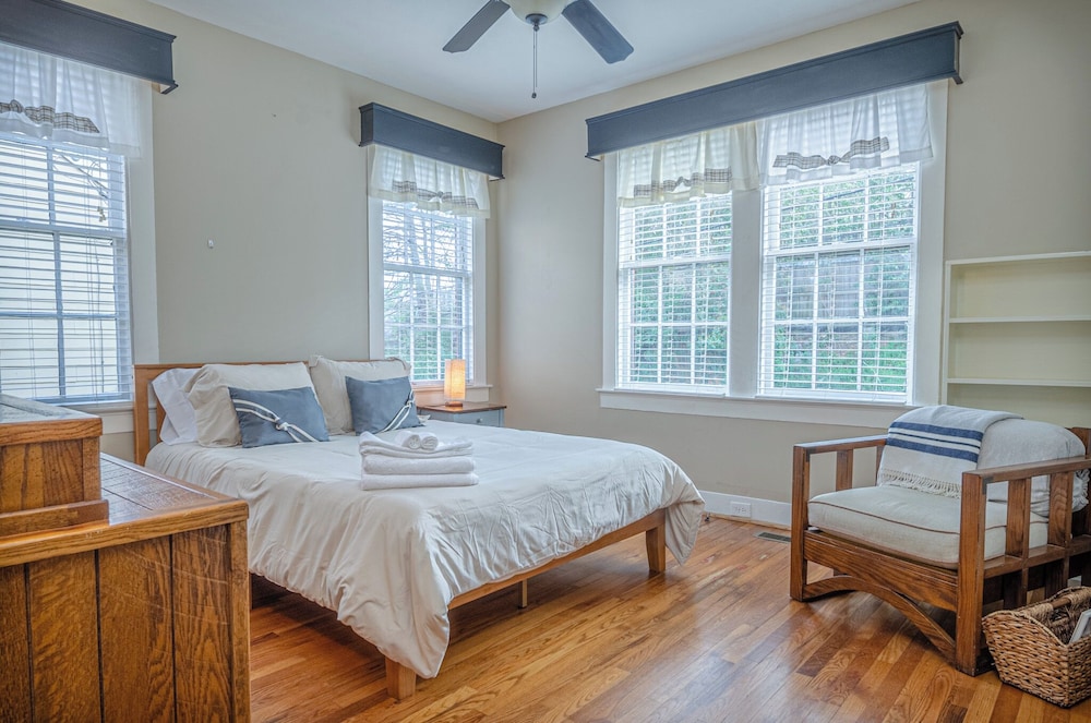 Spacious 3BR Midtown Home - Grad Family