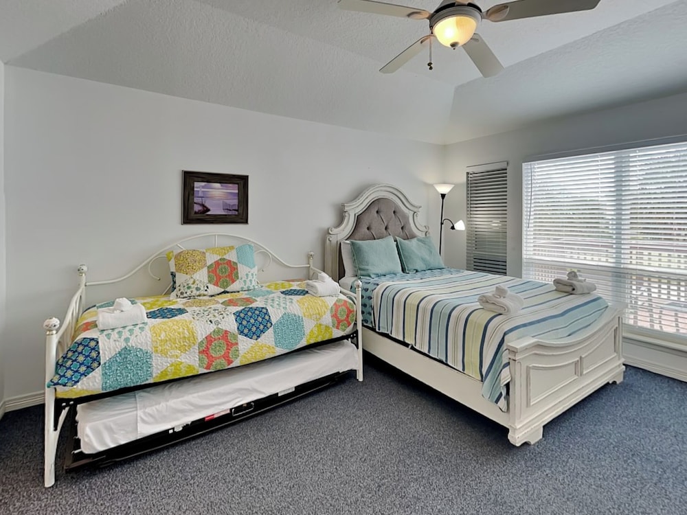 Casa de Reyes by Ryson Vacation Rentals